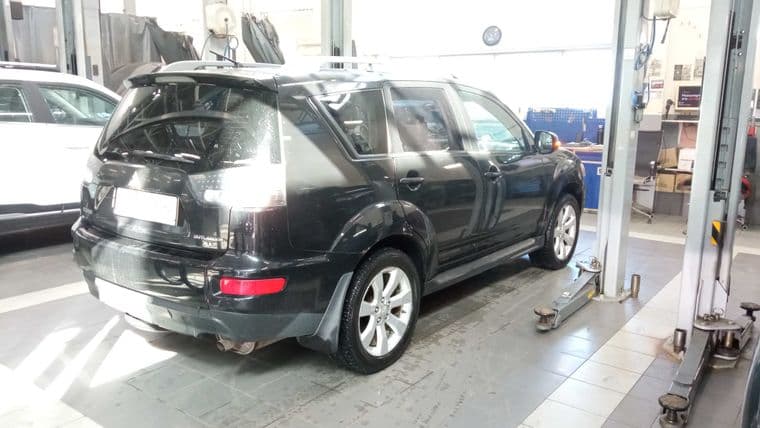 Mitsubishi Outlander, 2010 - вид 2