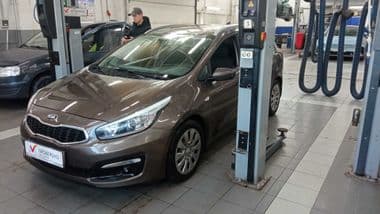 KIA Ceed 2018 года, 216 965 км - вид 1