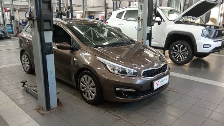 KIA Ceed 2018 года, 216 965 км - вид 2