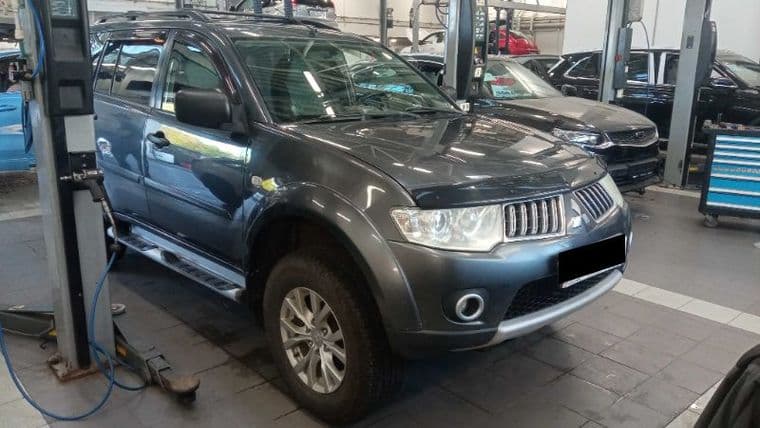 Mitsubishi Pajero Sport, 2011 - вид 2