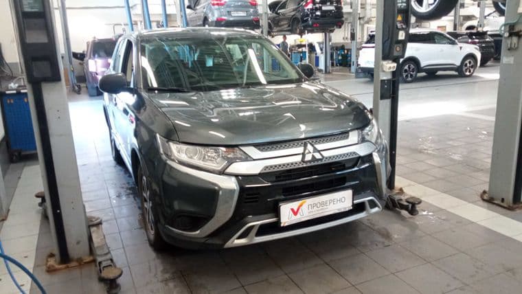 Mitsubishi Outlander, 2020