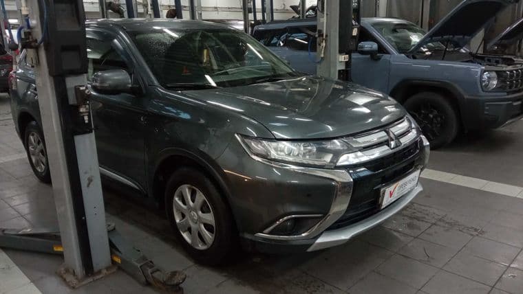 Mitsubishi Outlander, 2015 - вид 1