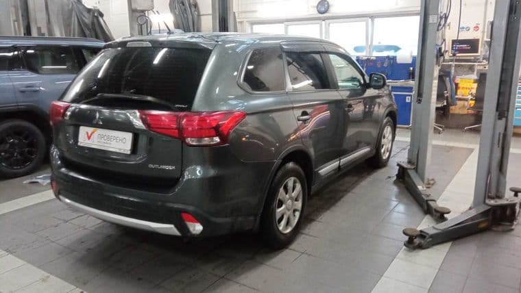 Mitsubishi Outlander, 2015 - вид 2