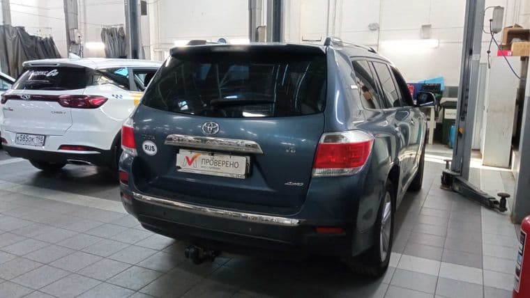 Toyota Highlander 2011 года, 227 982 км - вид 2