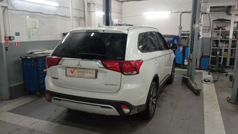 Mitsubishi Outlander, 2019 - вид 2
