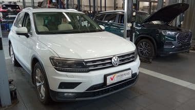 Volkswagen Tiguan 2018 года, 219 967 км - вид 2