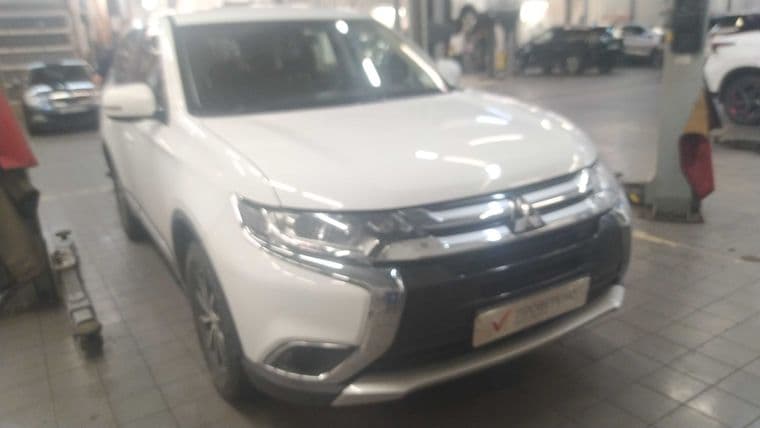 Mitsubishi Outlander, 2018 - вид 1