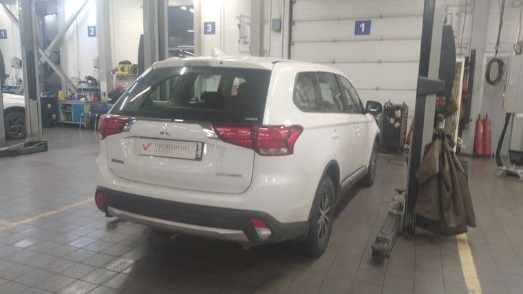 Mitsubishi Outlander, 2018 - вид 2