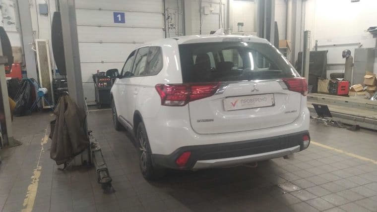 Mitsubishi Outlander, 2018 - вид 3
