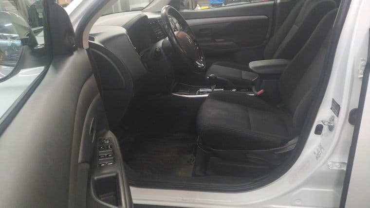 Mitsubishi Outlander, 2018 - вид 4