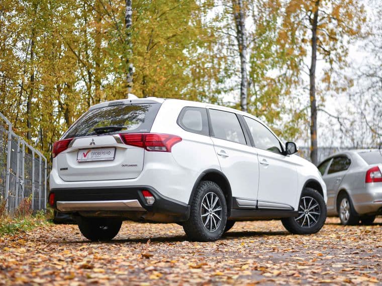 Mitsubishi Outlander, 2018 - вид 1