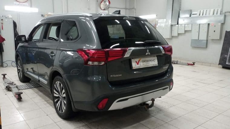 Mitsubishi Outlander, 2018 - вид 3