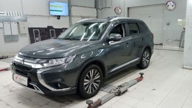 Mitsubishi Outlander 2018 года, 147 287 км - вид 1