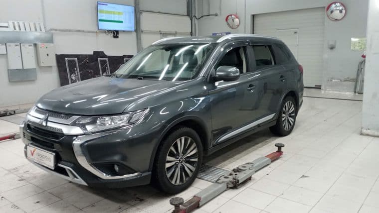 Mitsubishi Outlander 2018 года, 147 287 км - вид 1