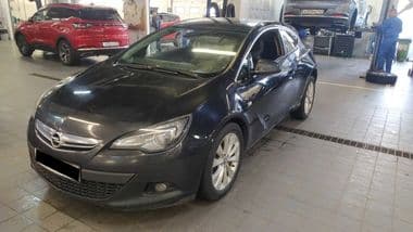 Opel Astra GTC 2013 года, 226 470 км - вид 1