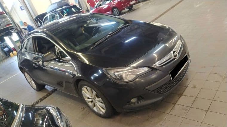 Opel Astra GTC 2013 года, 226 470 км - вид 2