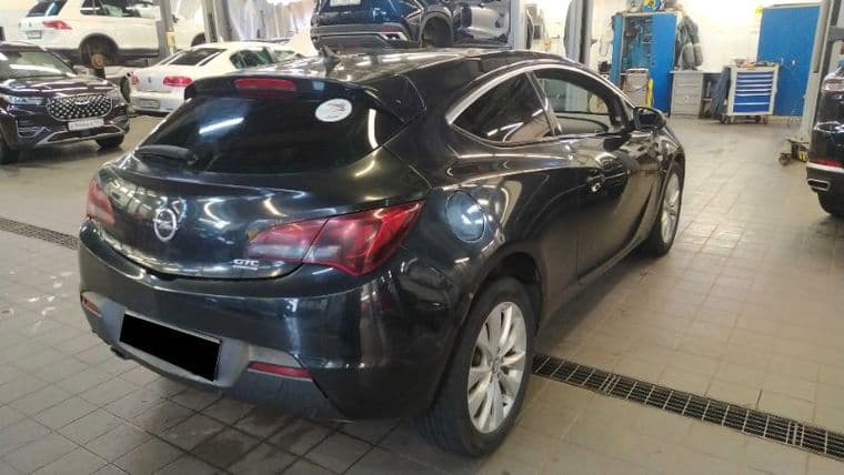 Opel Astra GTC, 2013 - вид 2