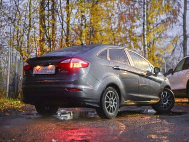Ford Fiesta 2017 года, 128 677 км - вид 2
