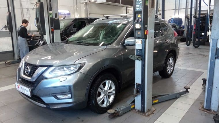 Nissan X-Trail 2018 года, 284 428 км - вид 1