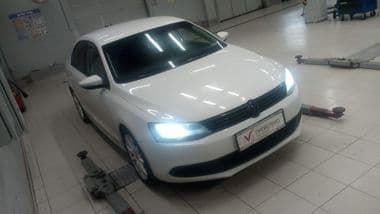 Volkswagen Jetta 2014 года, 172 414 км - вид 2
