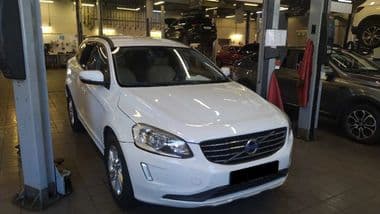 Volvo XC60 2013 года, 197 980 км - вид 1