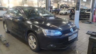 Volkswagen Jetta 2013 года, 217 738 км - вид 2