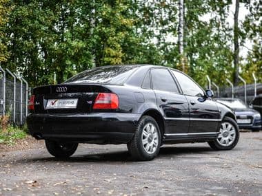 Audi A4 2000 года, 217 845 км - вид 2