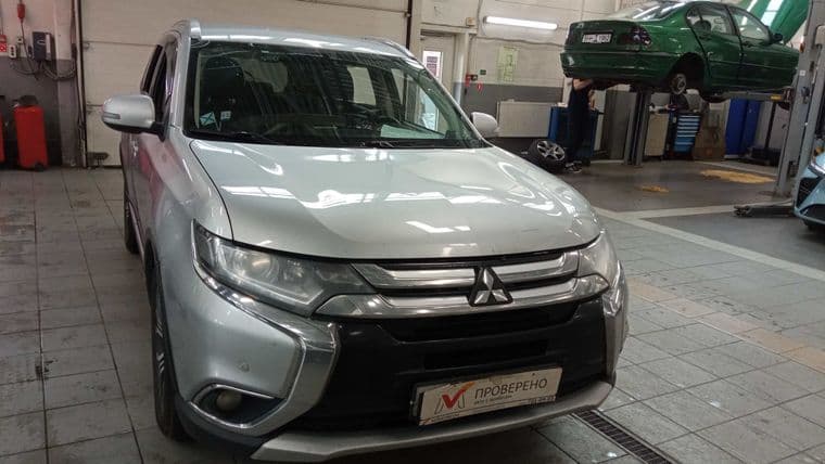 Mitsubishi Outlander 2017 года, 250 128 км - вид 2