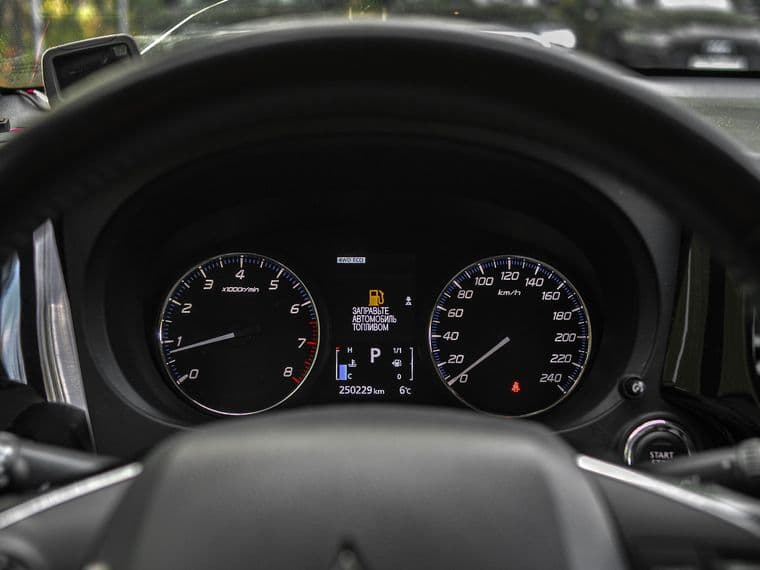 Mitsubishi Outlander, 2017 - вид 4