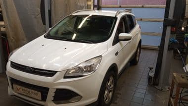 Ford Kuga 2015 года, 164 880 км - вид 1