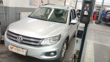 Volkswagen Tiguan 2011 года, 279 931 км - вид 1