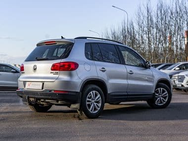 Volkswagen Tiguan 2011 года, 279 931 км - вид 2