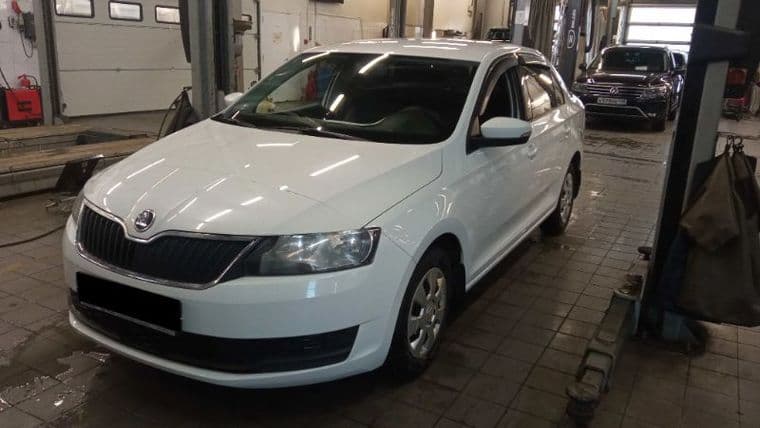 Skoda Rapid 2018 года, 99 000 км - вид 1