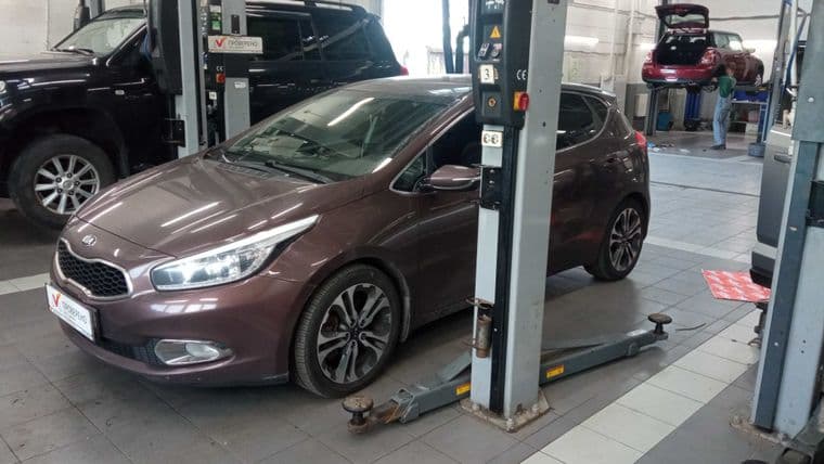 KIA Ceed 2013 года, 132 847 км - вид 1
