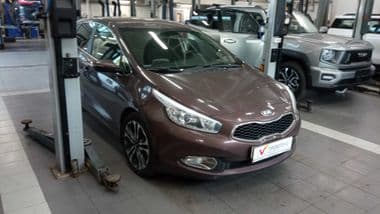KIA Ceed 2013 года, 132 847 км - вид 2