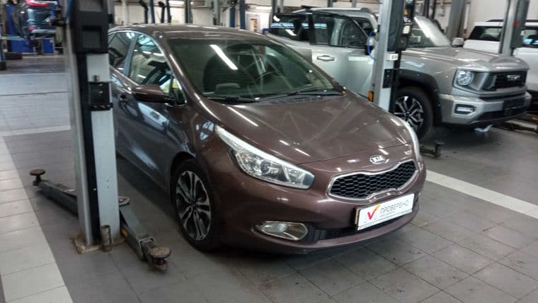 KIA Ceed 2013 года, 132 847 км - вид 2