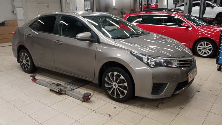 Toyota Corolla 2014 года, 112 256 км - вид 2