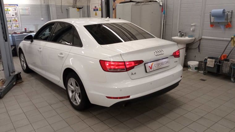 Audi A4, 2018 - вид 3
