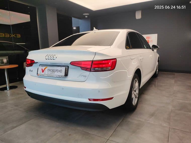 Audi A4, 2018 - вид 3