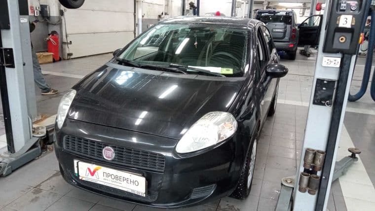 FIAT Punto 2010 года, 118 613 км - вид 1