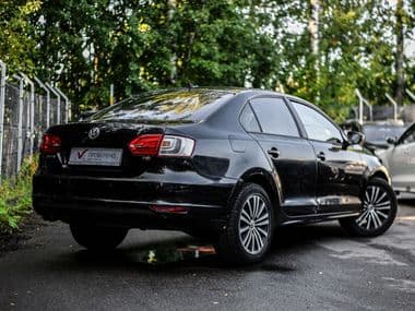 Volkswagen Jetta 2013 года, 267 071 км - вид 2