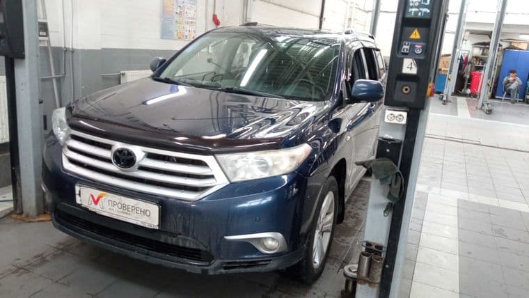 Toyota Highlander 2012 года, 359 880 км - вид 1