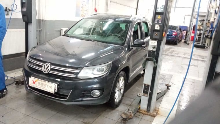 Volkswagen Tiguan 2013 года, 211 936 км - вид 1