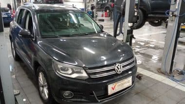 Volkswagen Tiguan 2013 года, 211 936 км - вид 2