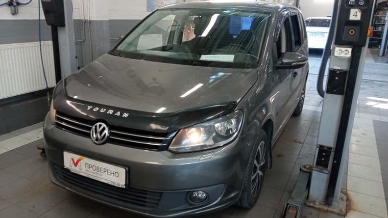 Volkswagen Touran 2011 года, 177 000 км - вид 1