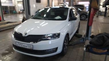 Skoda Rapid 2018 года, 97 500 км - вид 1