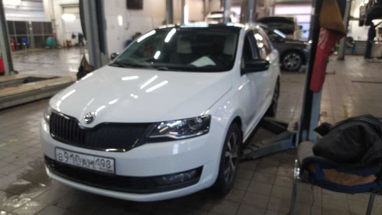 Skoda Rapid 2018 года, 97 500 км - вид 1
