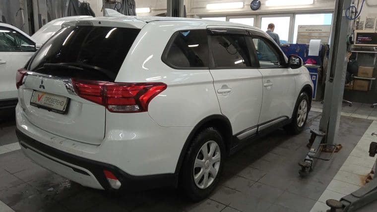 Mitsubishi Outlander, 2020 - вид 2