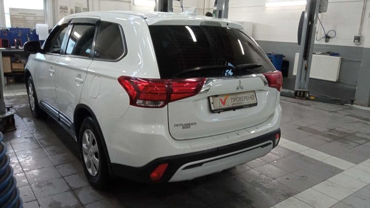 Mitsubishi Outlander, 2020 - вид 3