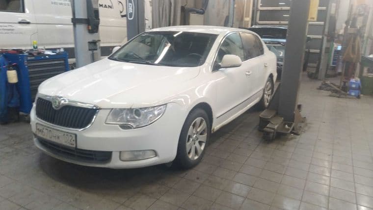 Skoda Superb 2009 года, 375 674 км - вид 1